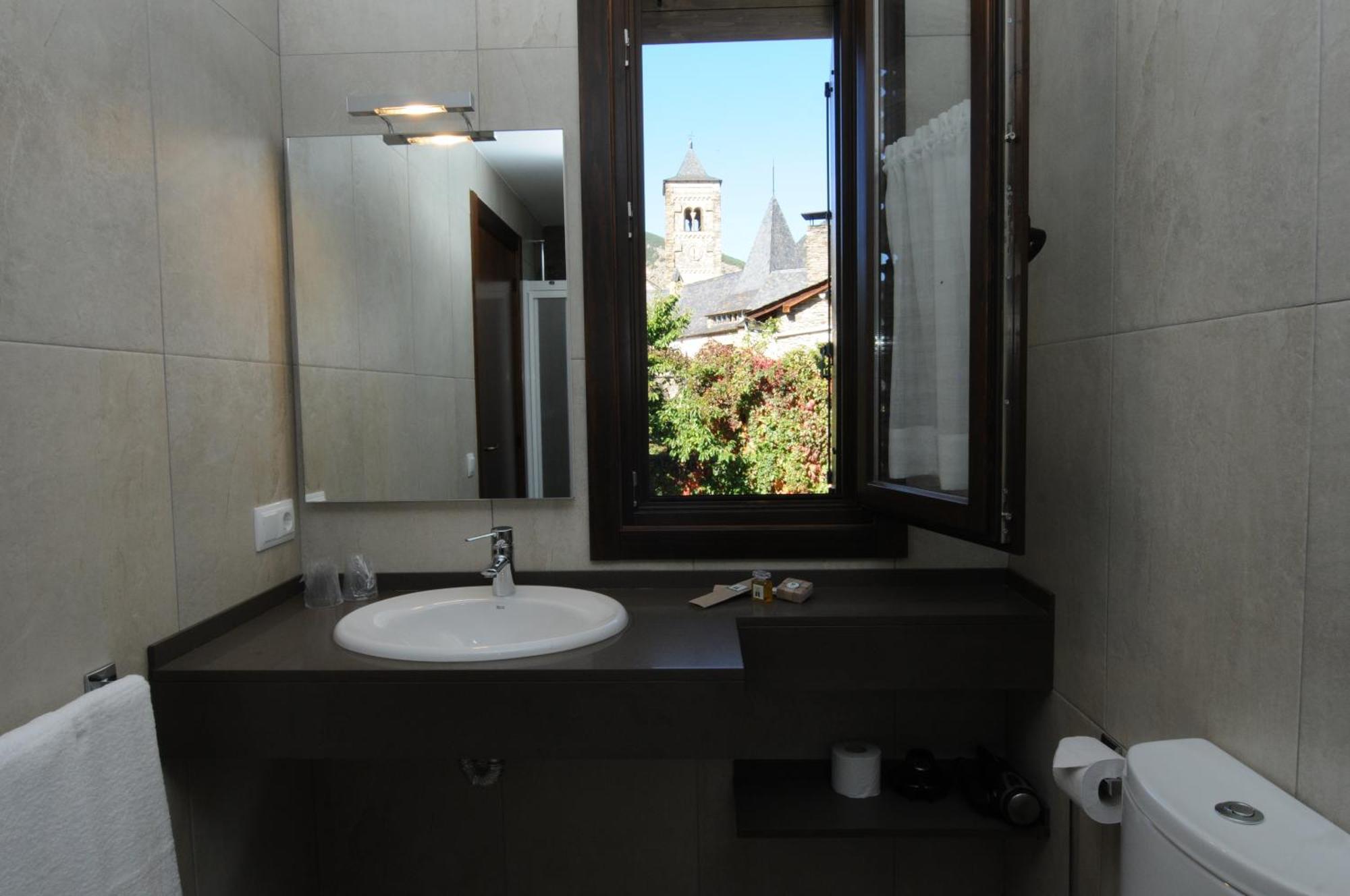 Tirvia Casa Rural La Comella المظهر الخارجي الصورة